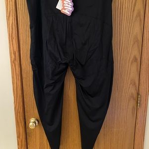 Yitty 6X black leggings. NWT.